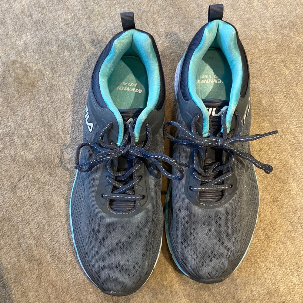 Memory foam tennis shoes